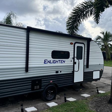 Cozy Rv Trailer Villa Fort Lauderdale Exterior photo